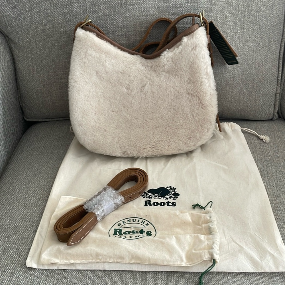 NWT Roots Small Lexi Bag in Shearling